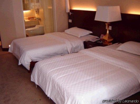 Bluesky Hotel Kanton Zimmer foto