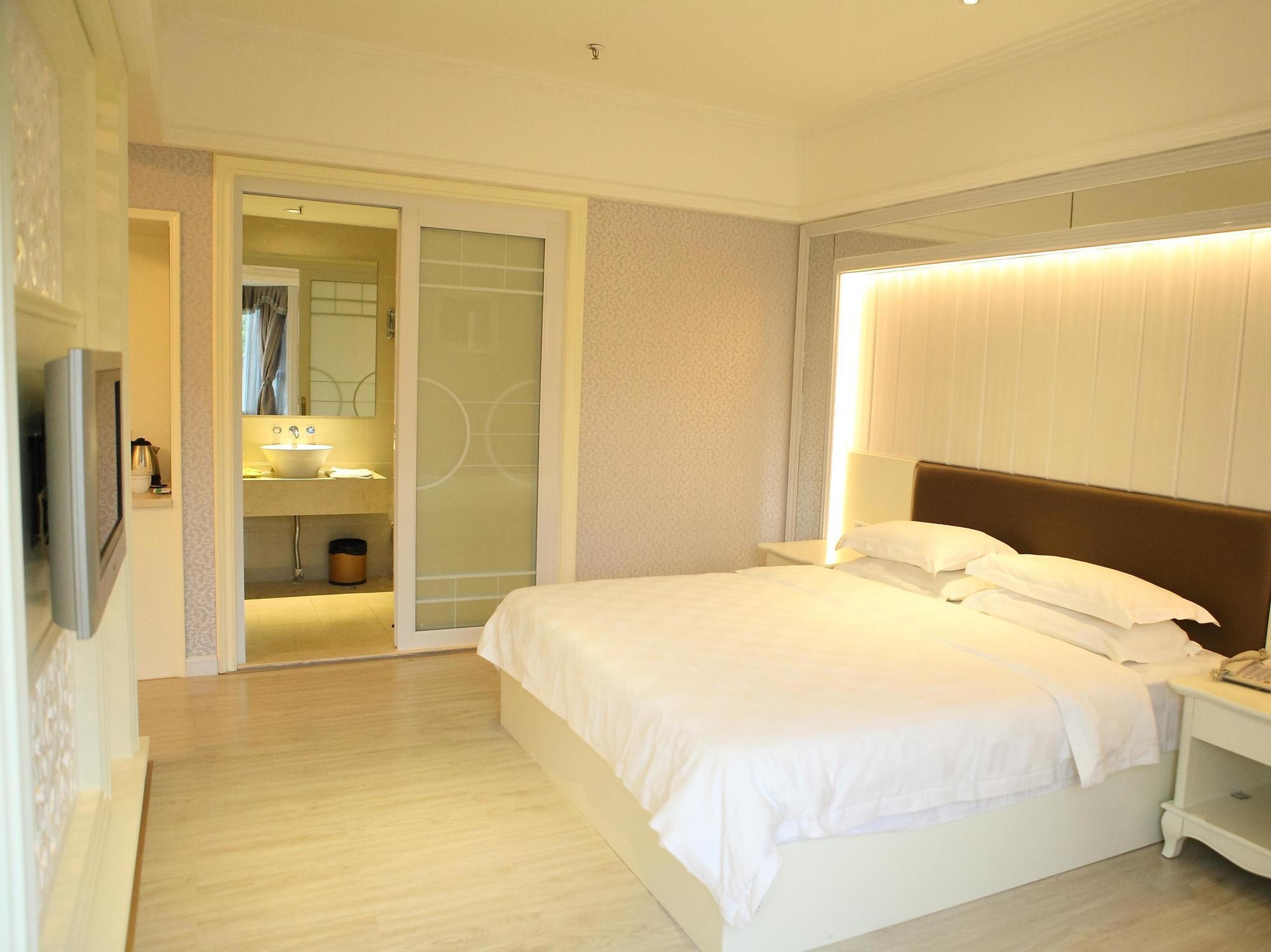 Bluesky Hotel Kanton Exterior foto